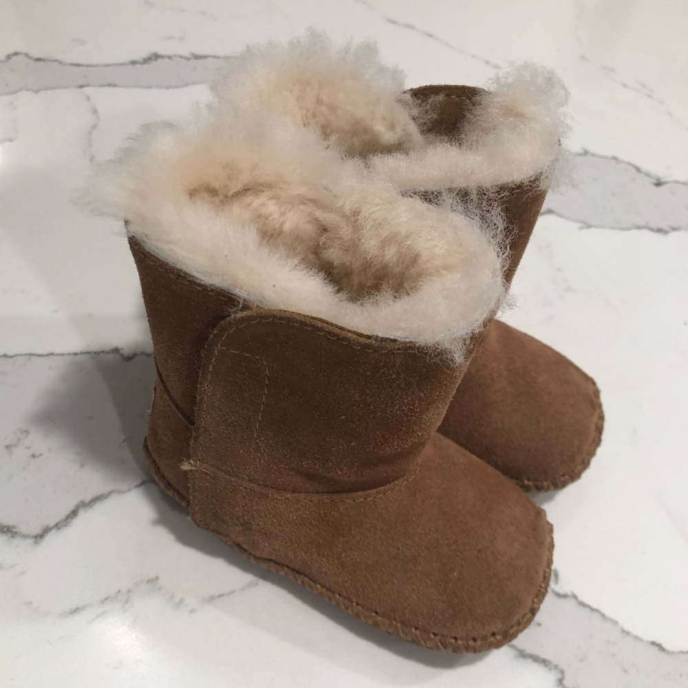 SOLD Ugg sheepskin lined soft soled bootie.